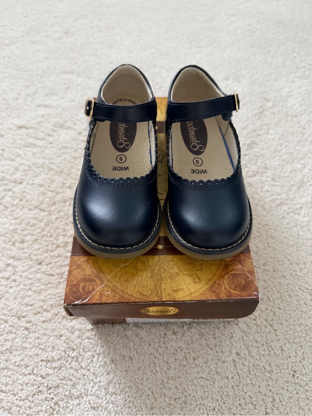 Toddler girls size 9 FootMates Navy Allie Mary Jane Shoes with Gold Buckle